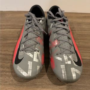 Nike Women’s Soccer shoes. Great condition. Size 5